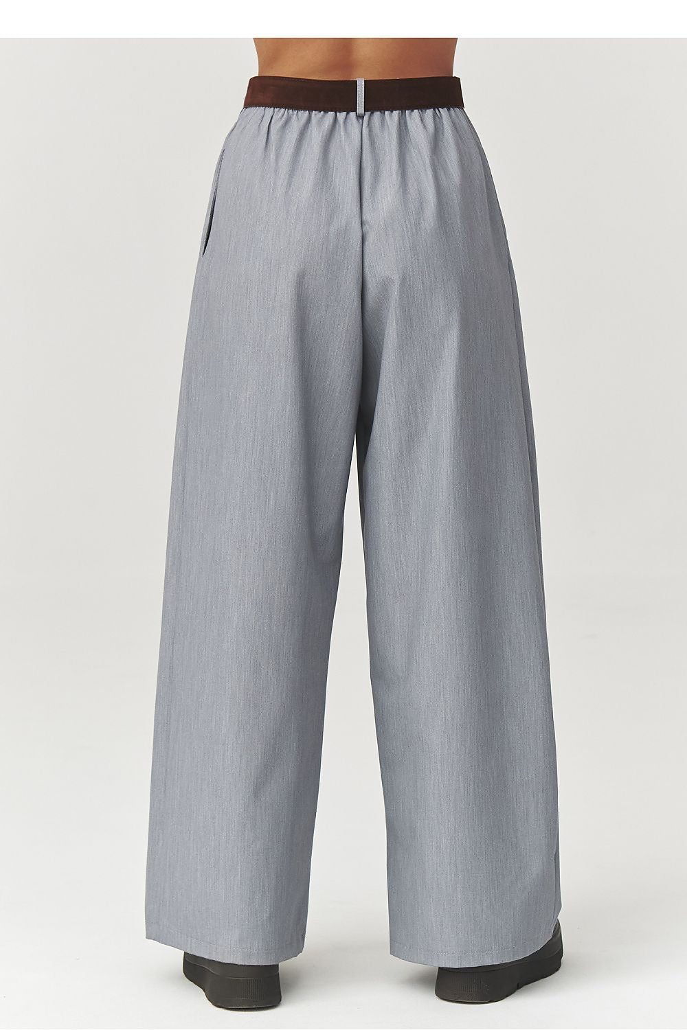  Women trousers model 223362 Makadamia 