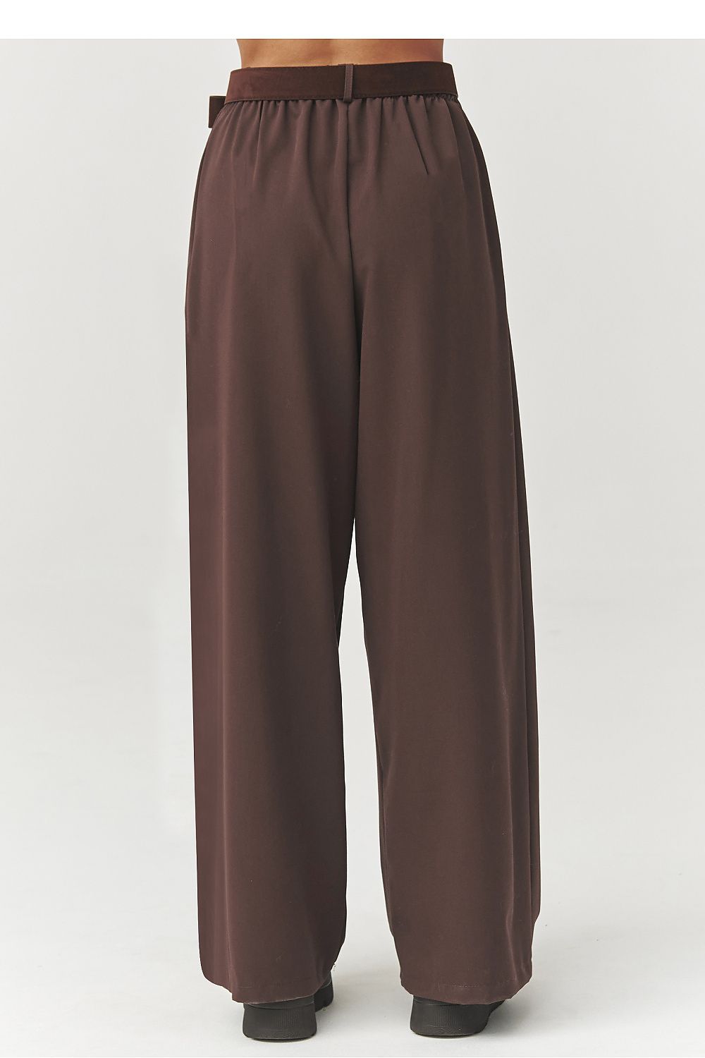  Women trousers model 223363 Makadamia 