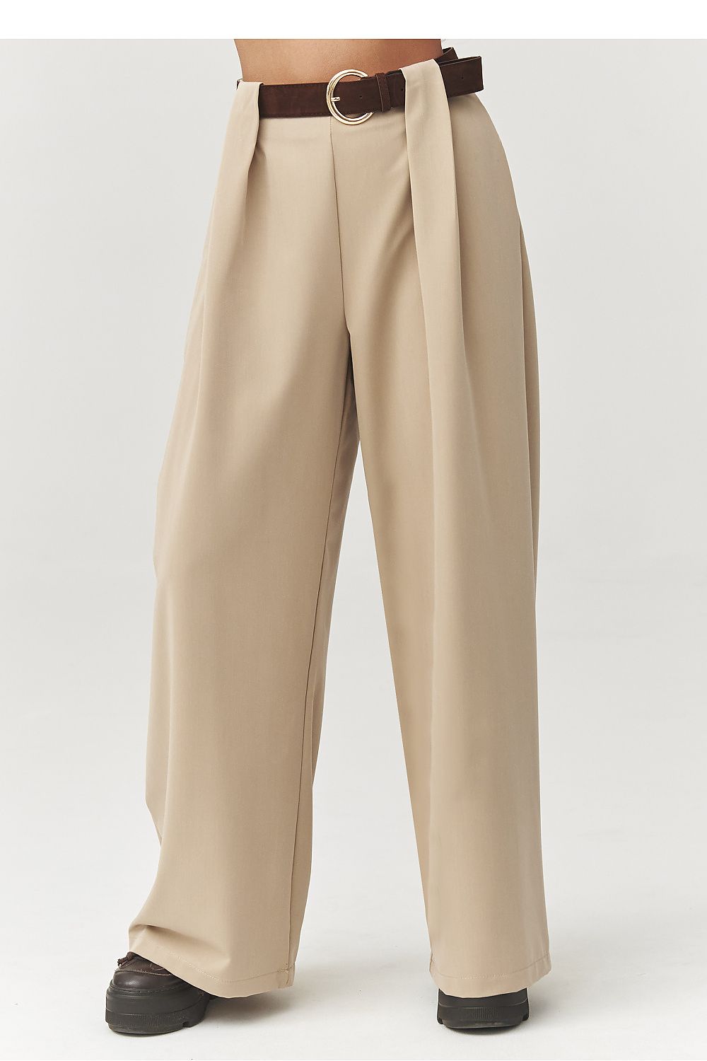  Women trousers model 223365 Makadamia 
