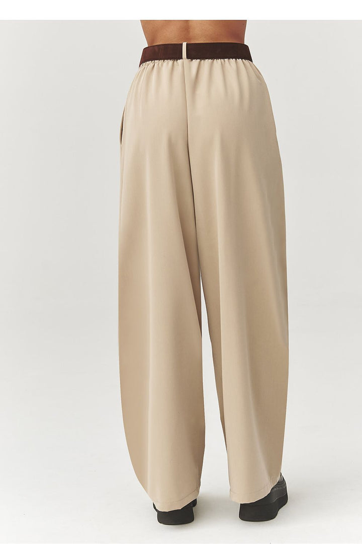  Women trousers model 223365 Makadamia 